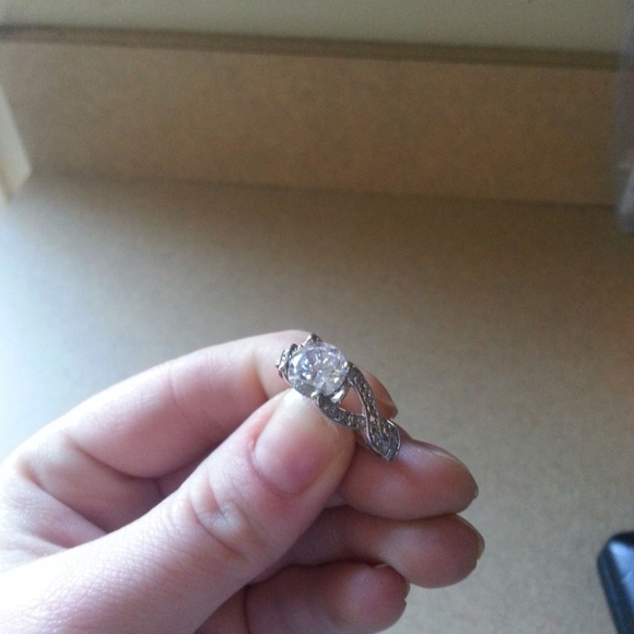 Silver Paris-Inspired Ring Size 9 - Picture 1 of 4